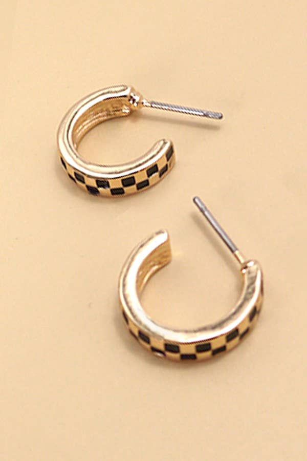 MINI CHECKER HOOP HUGGIE EARRINGS | 31E24864: Gold/black