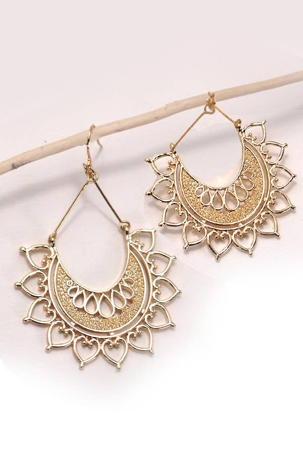 BOHO HALF CIRCLE FLOWER DROP EARRINGS | 31E24536: GOLD