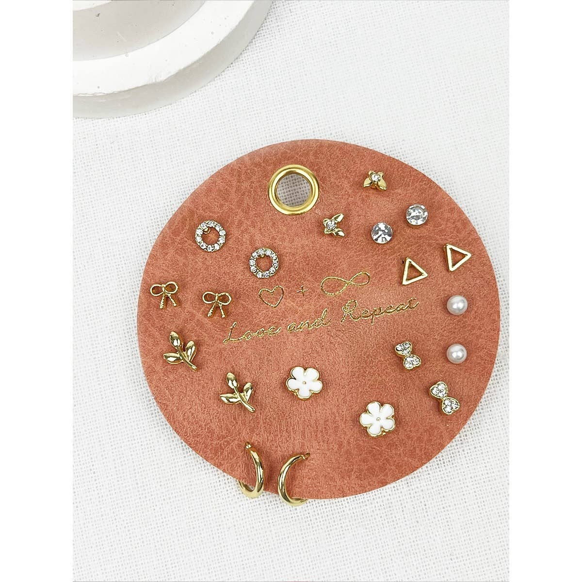 Minimalist Everyday Earrings: GOLD / ONE(6)
