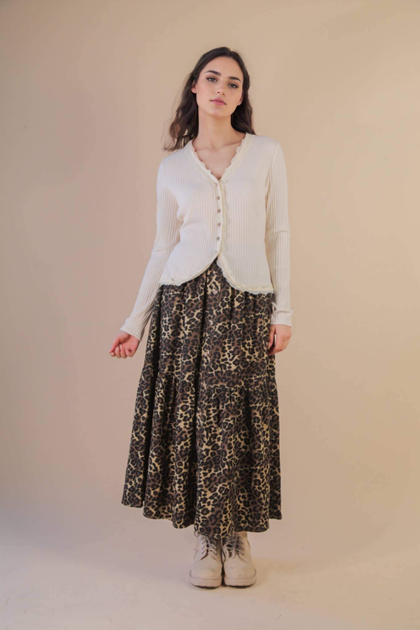 Lace Trim Fitted Knit Top: IVORY