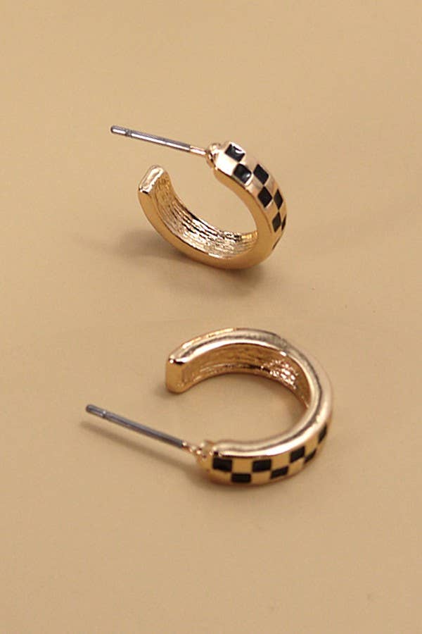 MINI CHECKER HOOP HUGGIE EARRINGS | 31E24864: Gold/black