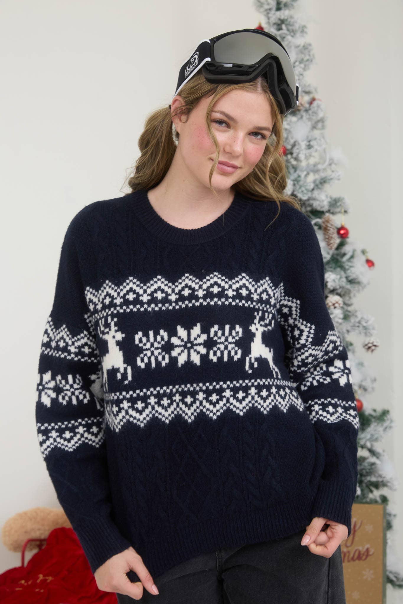 SNOWFLAKE DEER CABLE KNIT PULLOVER SWEATER: NAVY