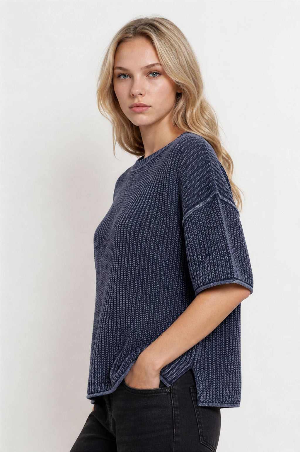 WASHED CREW NECK RAW EDGE SHORT SLEEVE SWEATER: NAVY