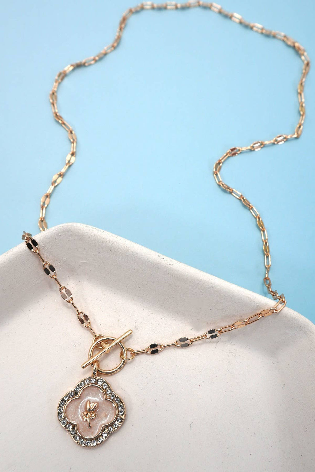 RHINESTONE ROSE FLOWER PEARL CHARM TOGGLE NECKLACE