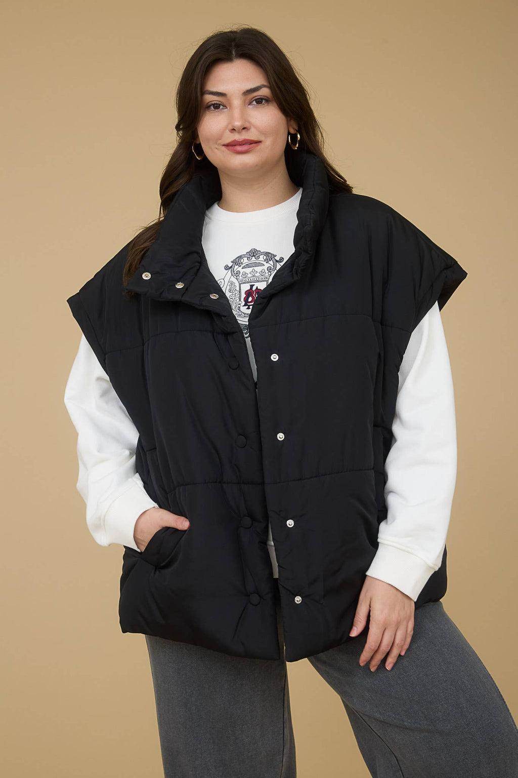 OVERSIZED SNAP BUTTON PUFFER VEST : BLACK