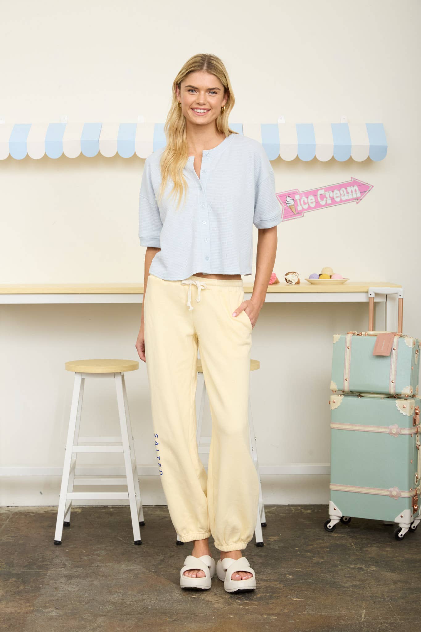 TEXTURED KNIT BUTTON DOWN SHORT SLEEVE CARDIGAN: LIGHT BLUE