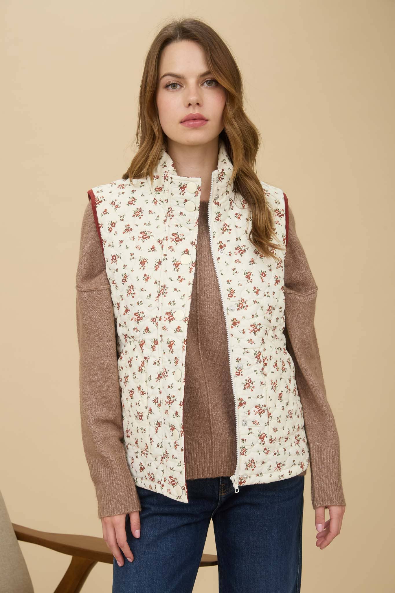 FLORAL QUILTED ZIP-UP PUFFER VEST: CREAM MULTI
