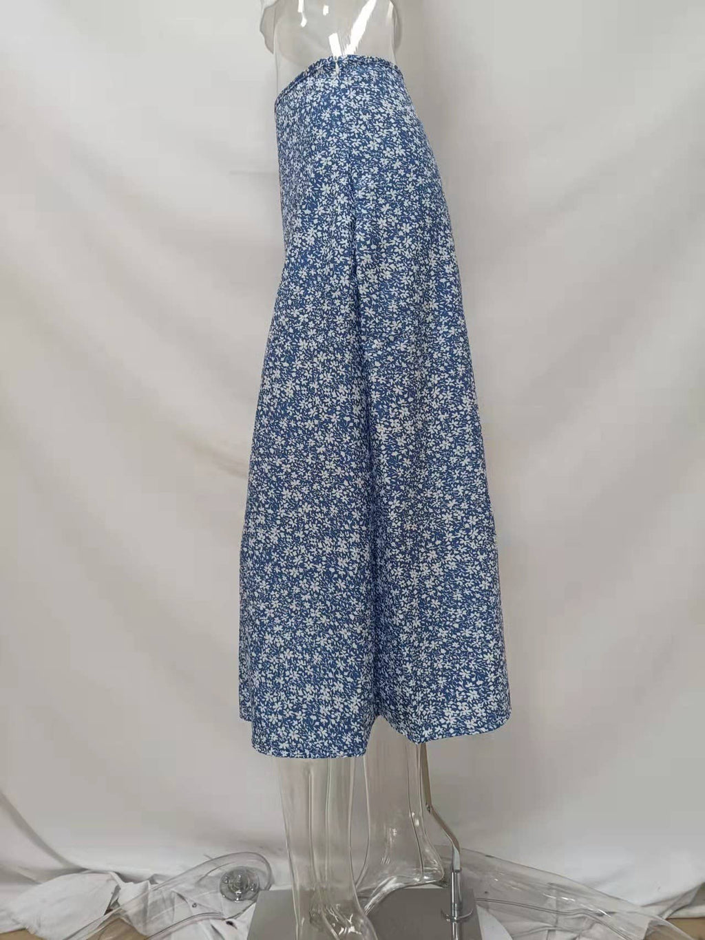 High-slit A-line body-hugging mid-waist skirt
