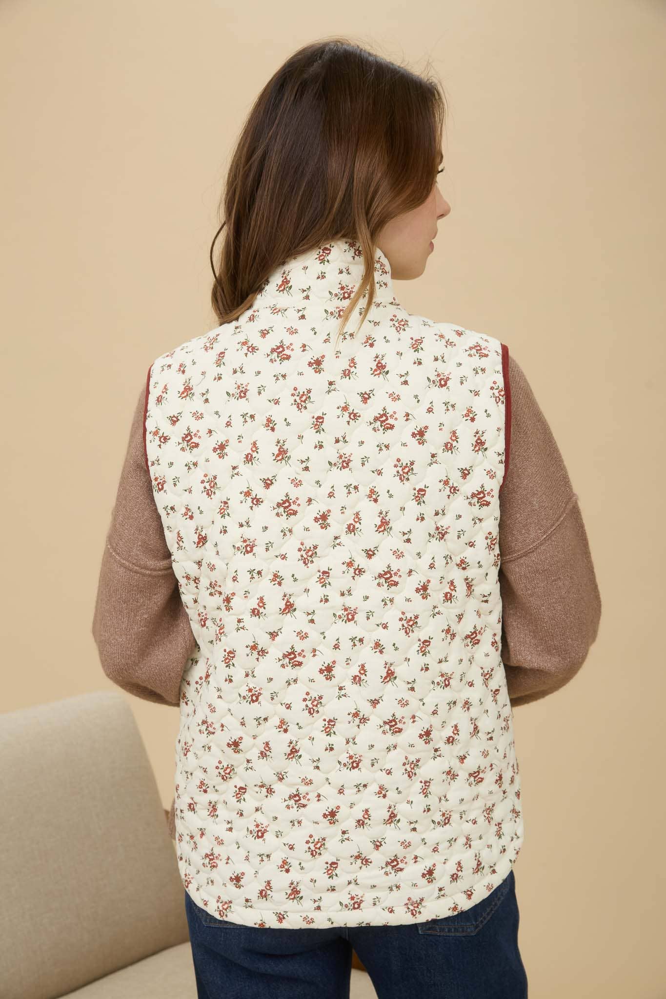 FLORAL QUILTED ZIP-UP PUFFER VEST: CREAM MULTI