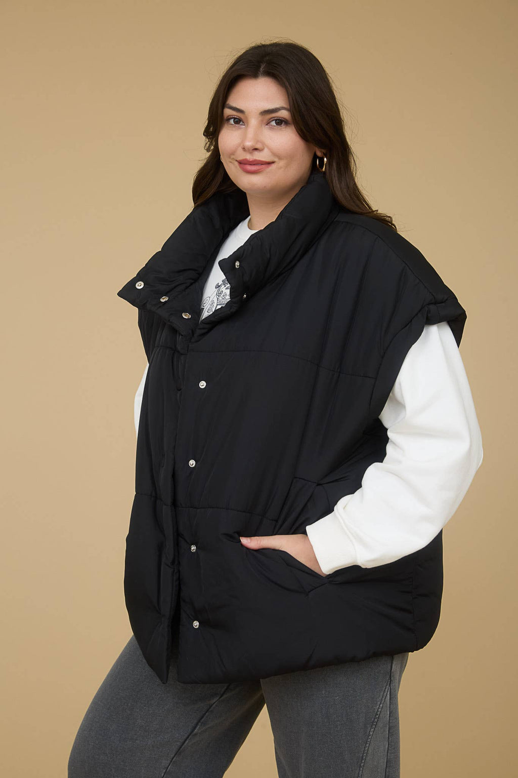 OVERSIZED SNAP BUTTON PUFFER VEST : BLACK