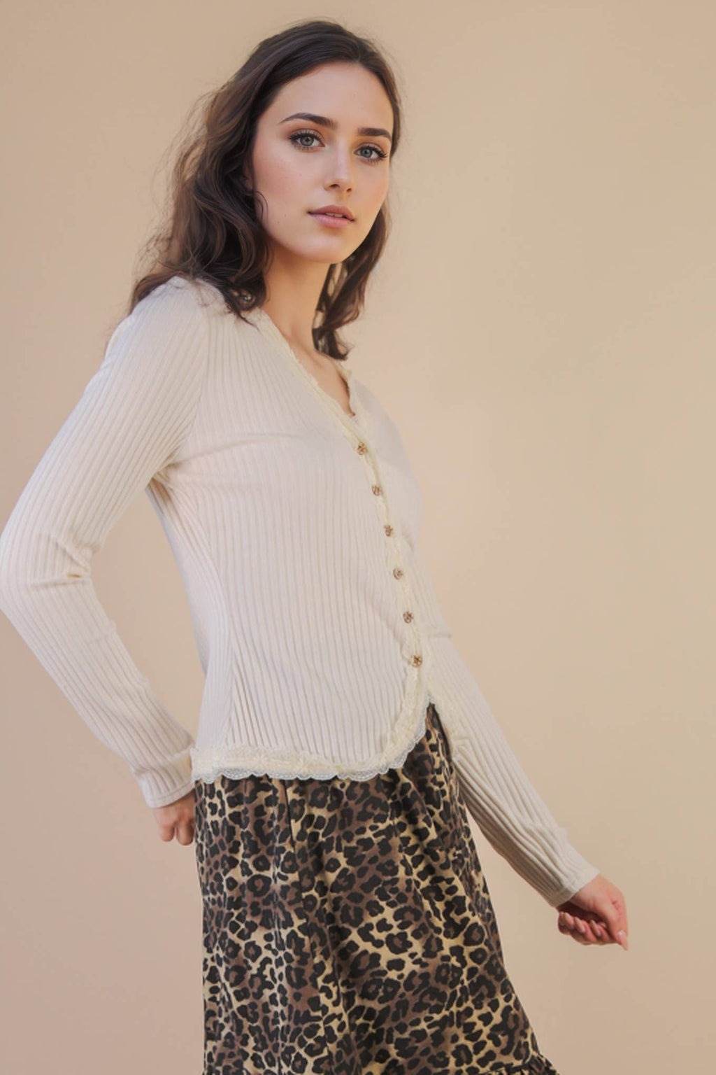 Lace Trim Fitted Knit Top: IVORY
