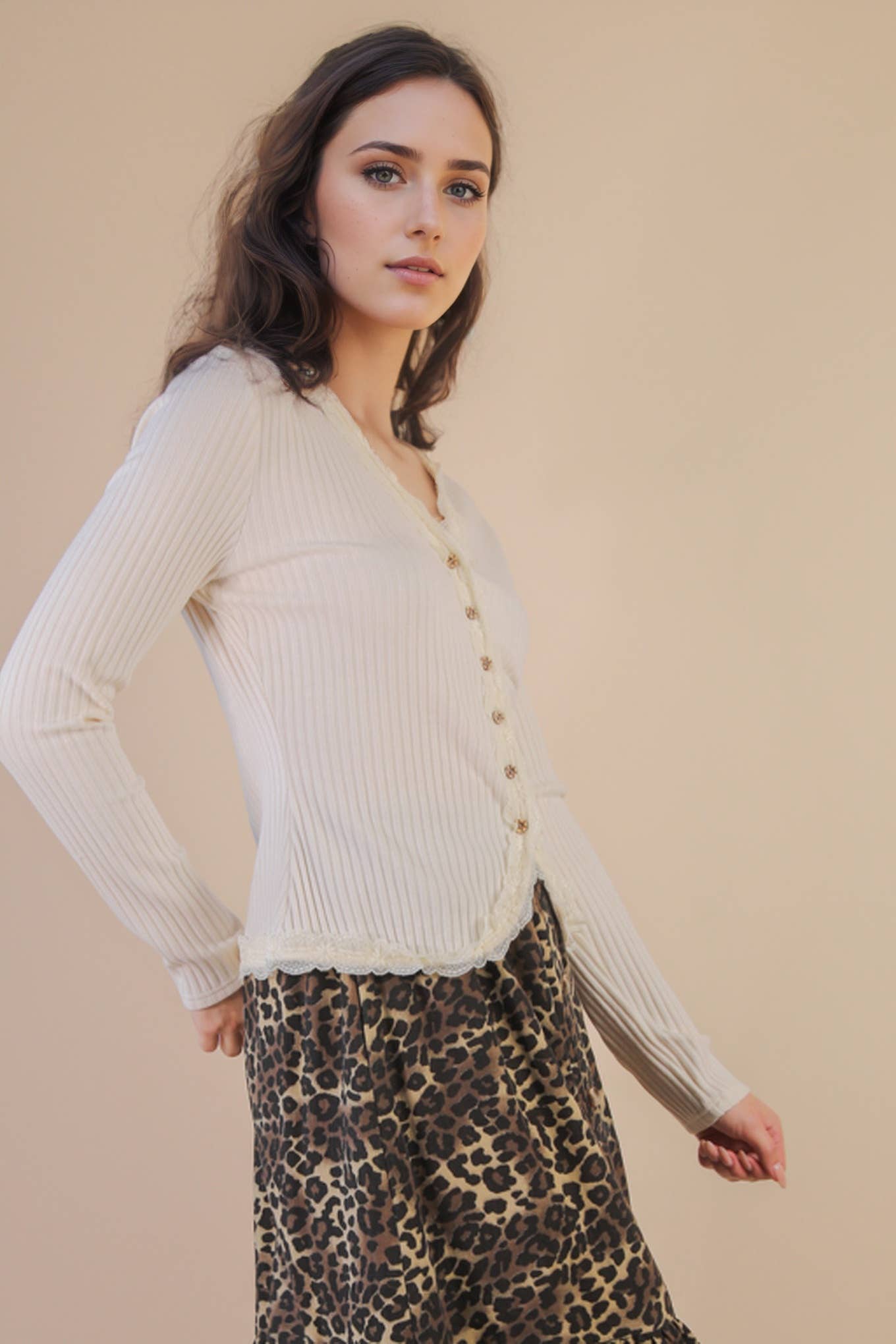 Lace Trim Fitted Knit Top: IVORY