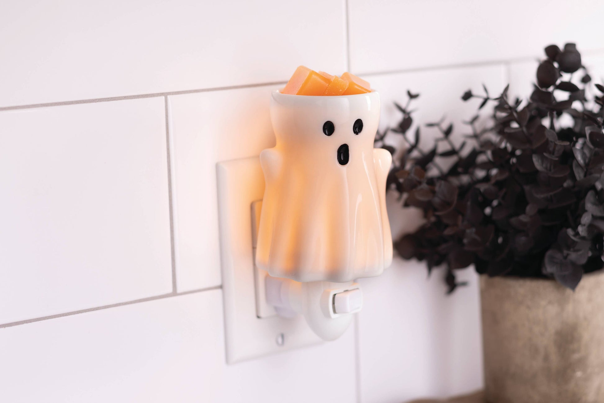 Ghost Pluggable Fragrance Warmer