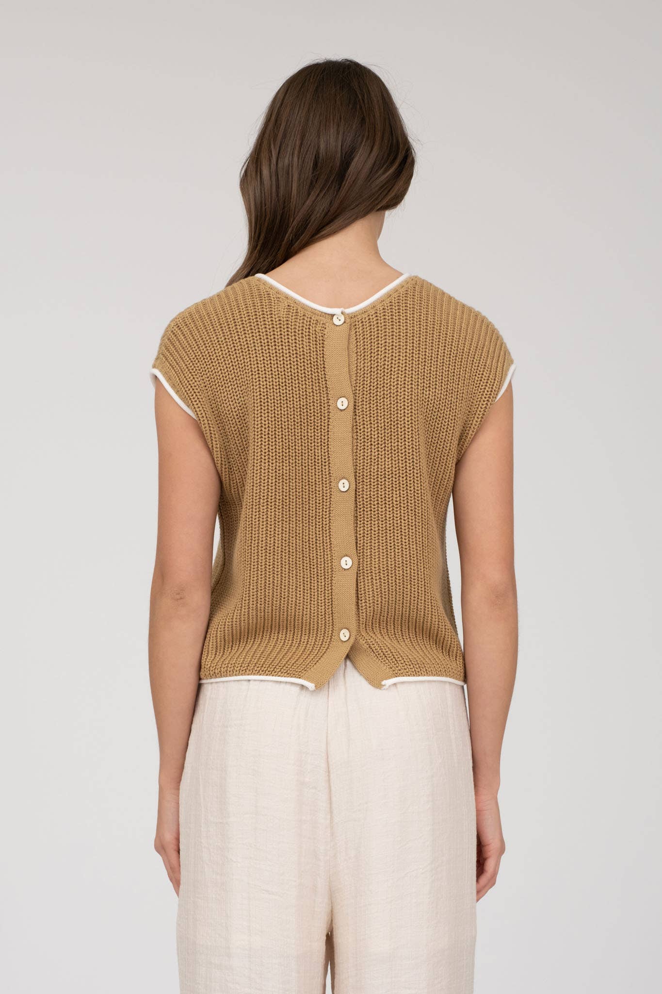 CONTRAST TRIM SHORT SLEEVE KNIT SWEATER TOP: TAN