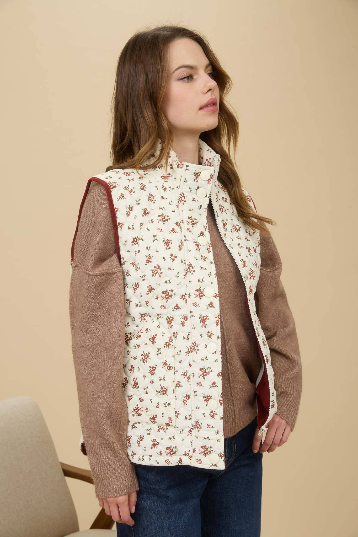 FLORAL QUILTED ZIP-UP PUFFER VEST: CREAM MULTI