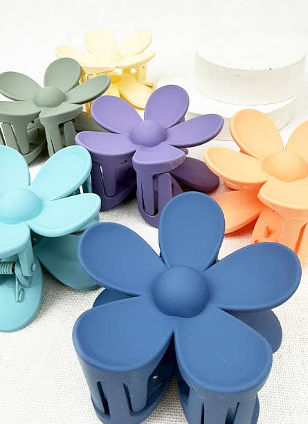 Daisy Matte Hair Claw