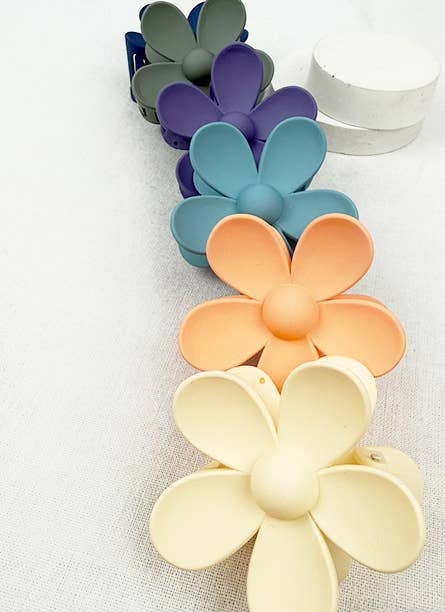 Daisy Matte Hair Claw