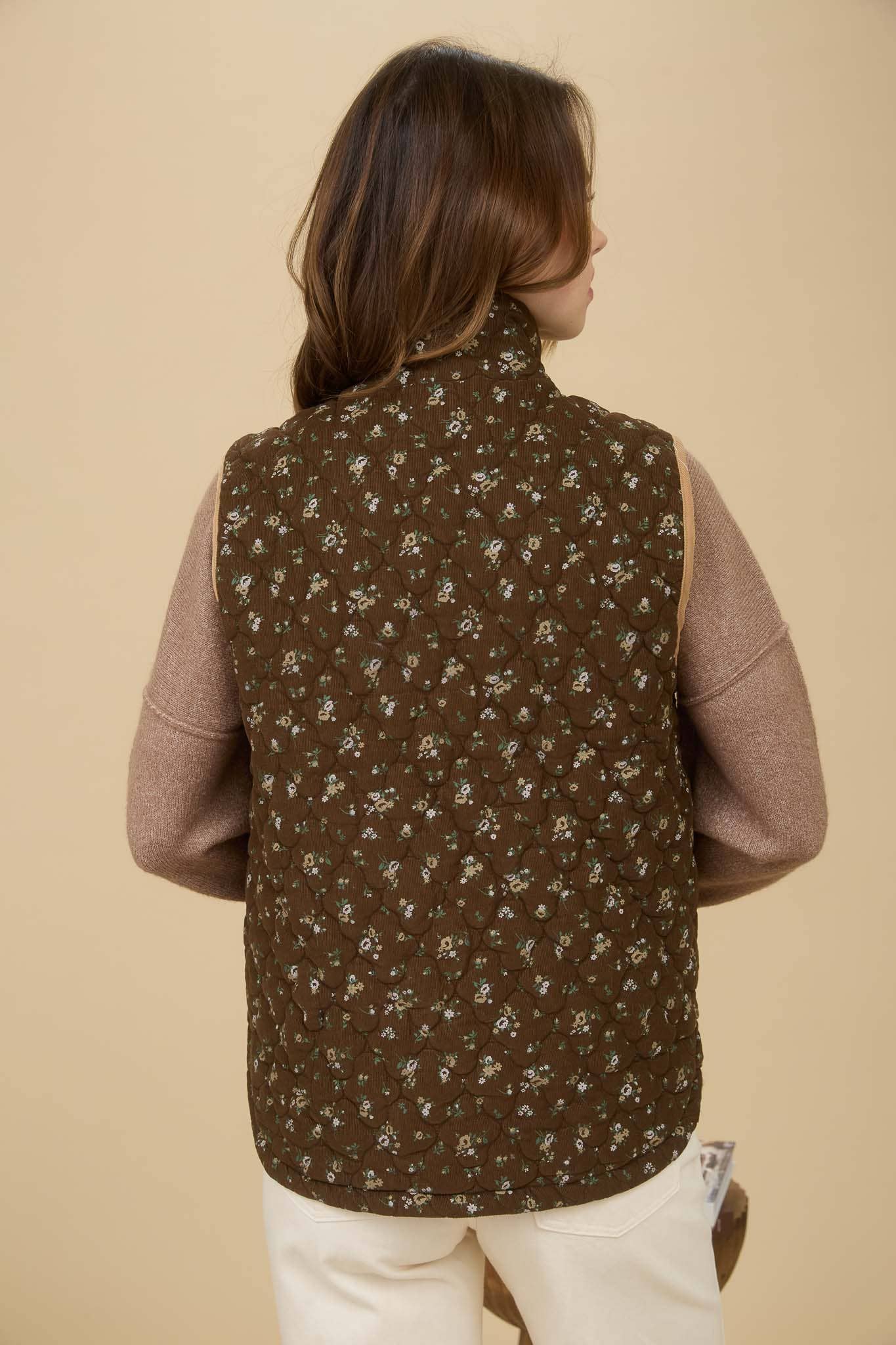 FLORAL QUILTED ZIP-UP PUFFER VEST: BROWN MULTI