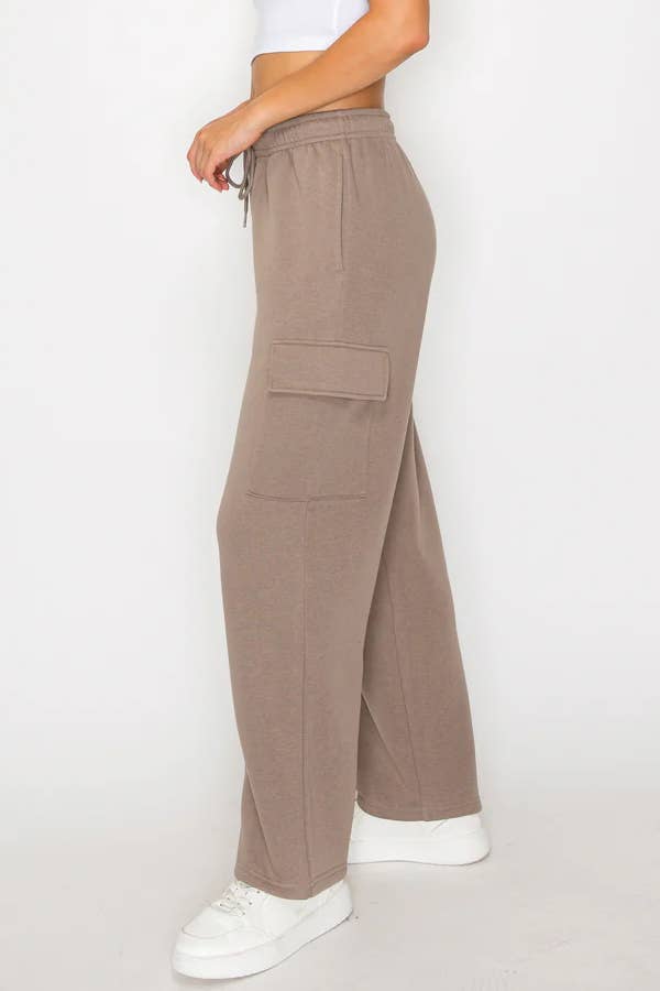 Solid color fleece sweat cargo pans with straight leg : Taupe