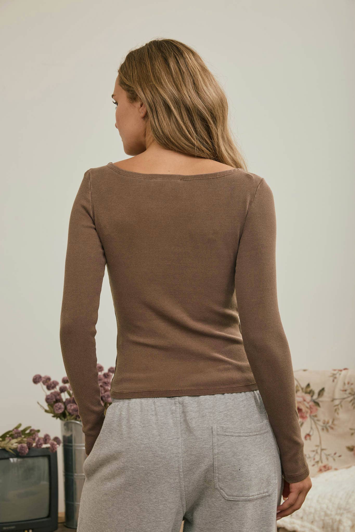 BOAT NECK LONG SLEEVE RIBBED KNIT TOP