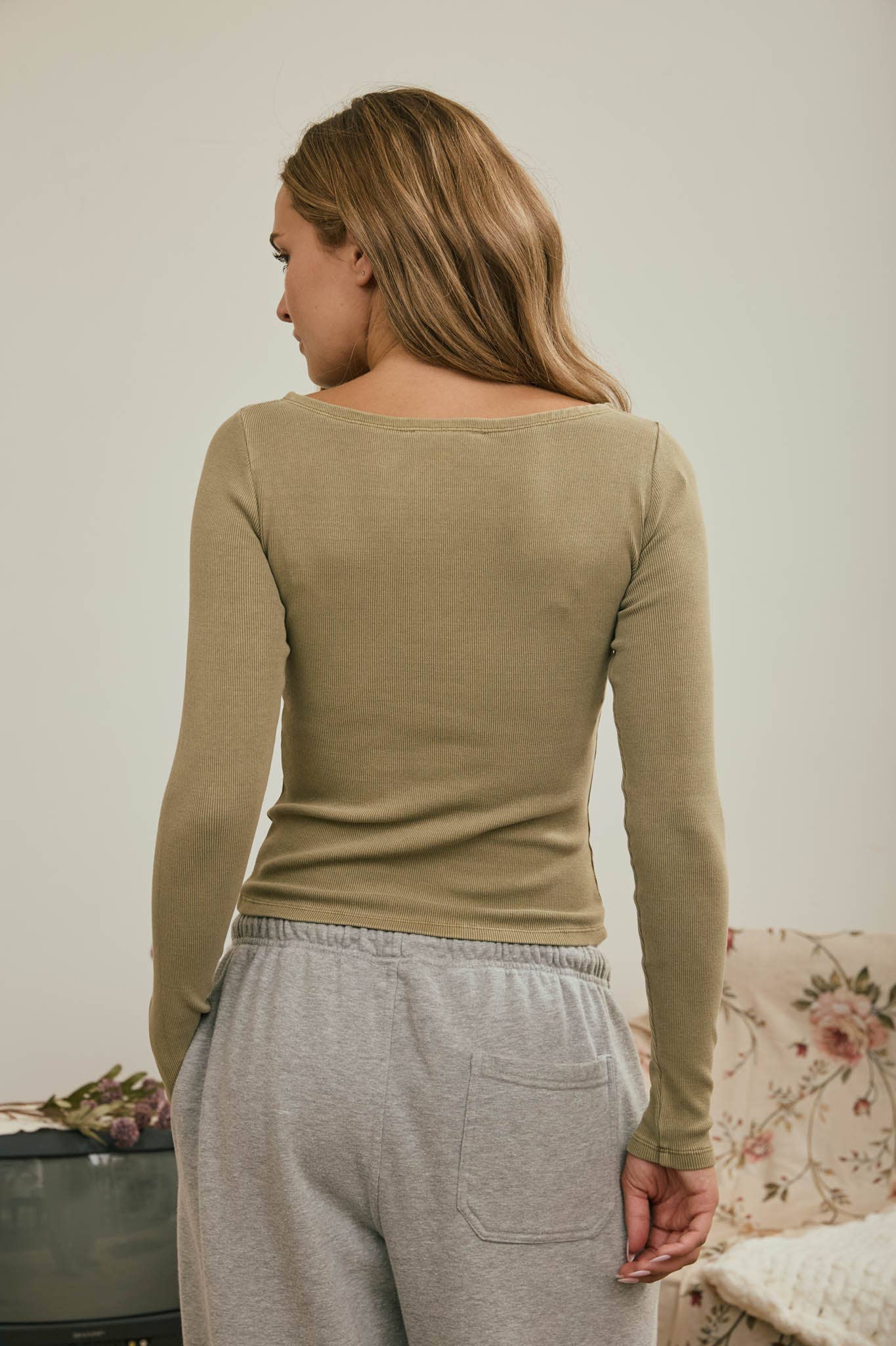 BOAT NECK LONG SLEEVE RIBBED KNIT TOP