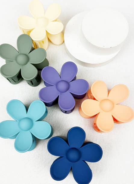 Daisy Matte Hair Claw