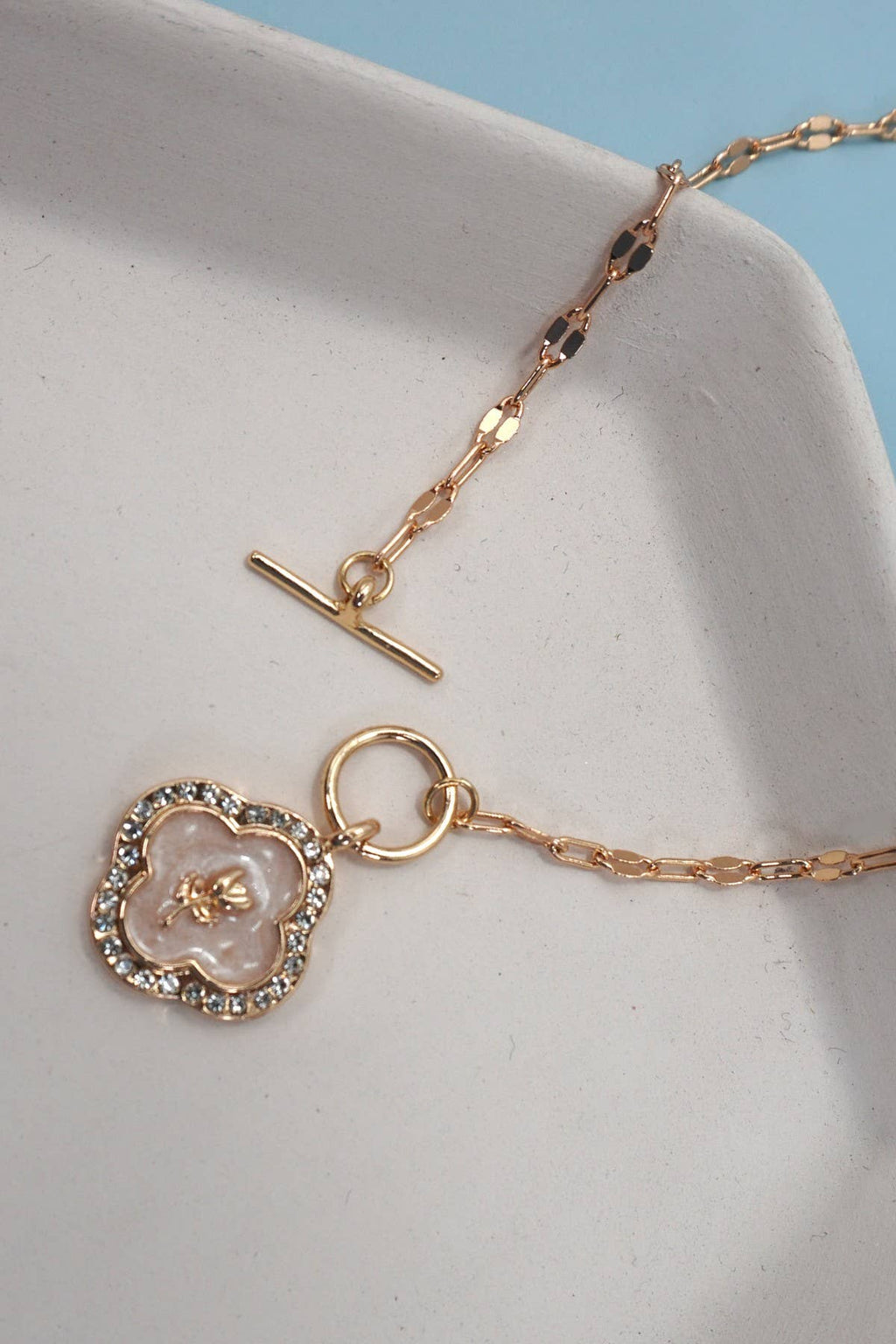 RHINESTONE ROSE FLOWER PEARL CHARM TOGGLE NECKLACE