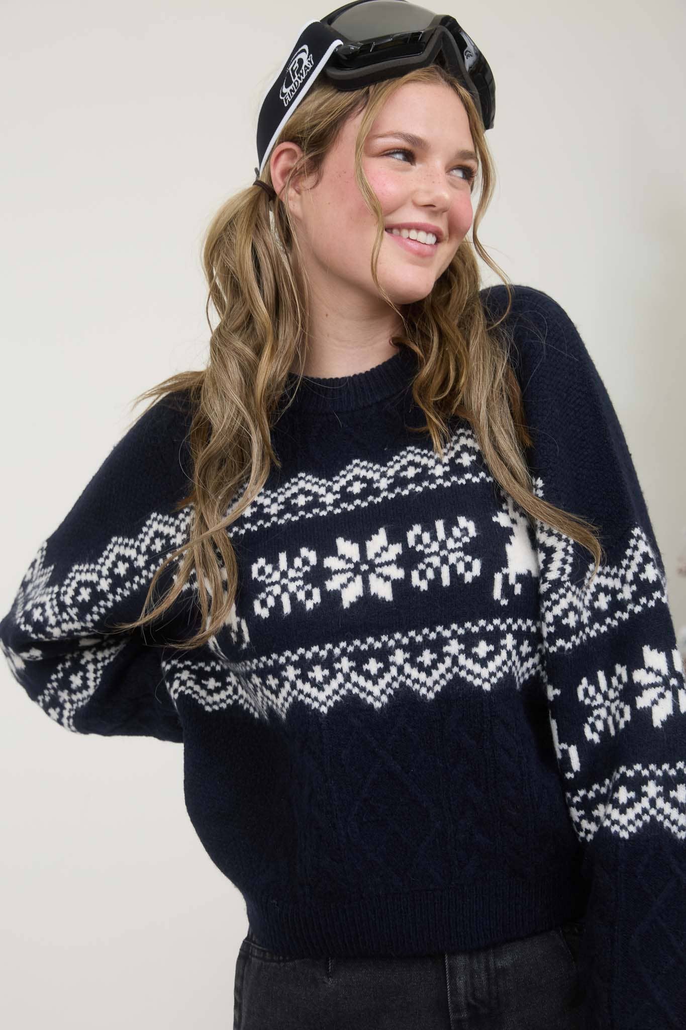 SNOWFLAKE DEER CABLE KNIT PULLOVER SWEATER: NAVY