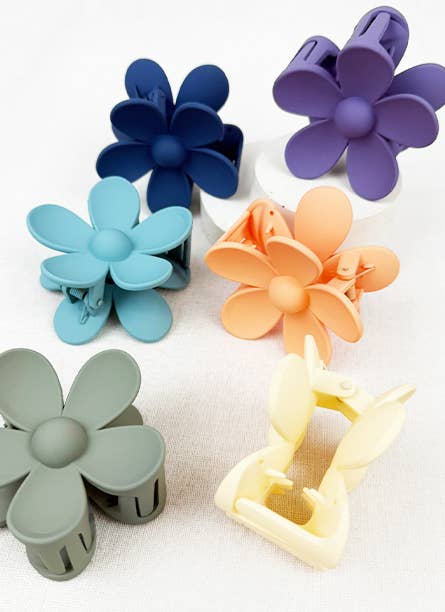 Daisy Matte Hair Claw