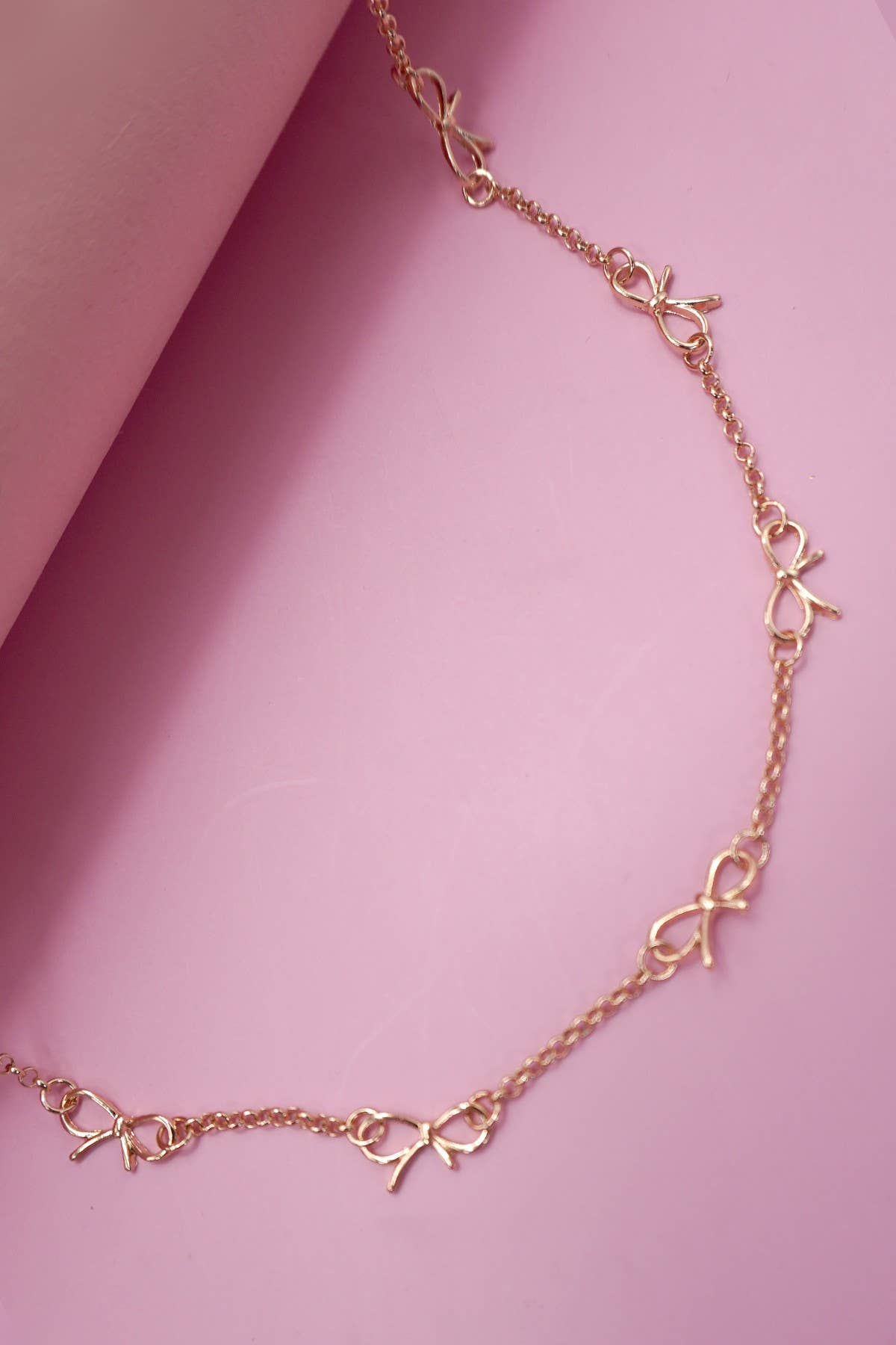 CUTOUT BOW STATION NECKLACE | Gold